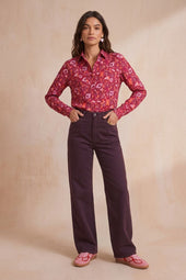 Pantalon Idéaliste Cassis sur Olivia, mannequin taille 36 #taille Olivia porte une taille 36
