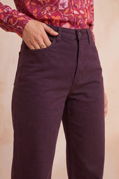 Pantalon Idéaliste Cassis sur Olivia, mannequin taille 36 #taille Olivia porte une taille 36