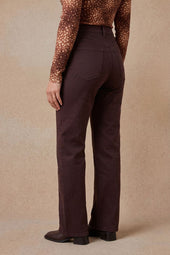 Pantalon Idéaliste Marron sur Olivia, mannequin taille 36 #taille Olivia porte une taille 36