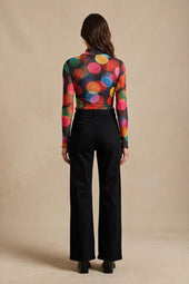 Pantalon Idéaliste Noir sur Olivia, mannequin taille 36 #taille Olivia porte une taille 36