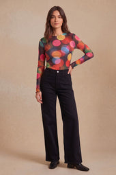 Pantalon Idéaliste Noir sur Olivia, mannequin taille 36 #taille Olivia porte une taille 36