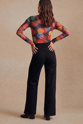 Pantalon Idéaliste Noir sur Olivia, mannequin taille 36 #taille Olivia porte une taille 36